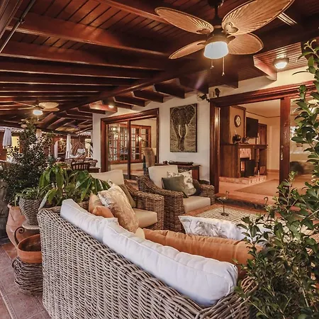 Santa Maria Villa
